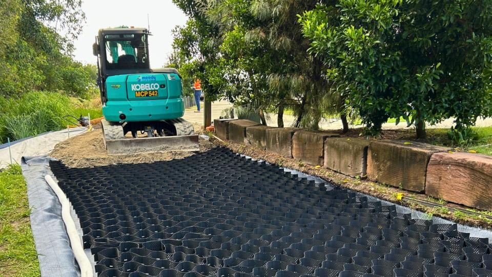 geosynthetics-strengthen-ningi-access-track-qld-case-study-1690X831px
